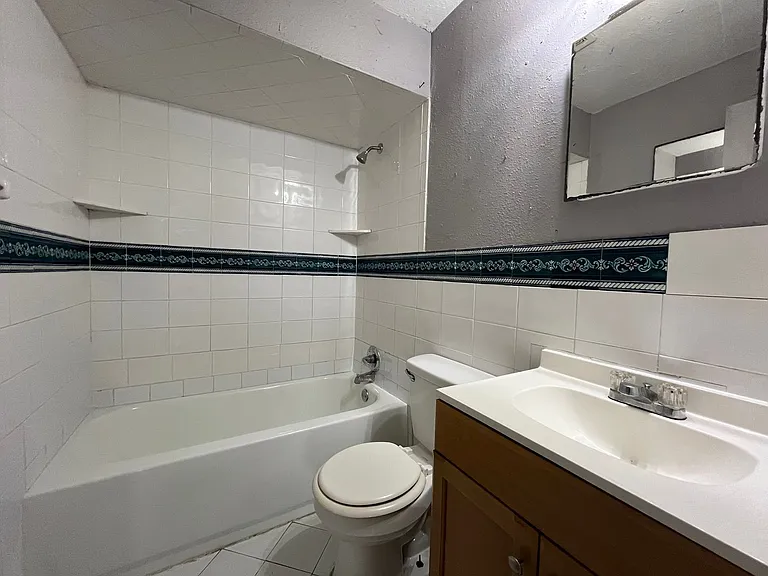 1301 W Walnut St — Photo 9