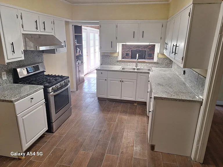 370 West St — Photo 7