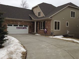 418 Greenleaf Ct, Westmont, IL
