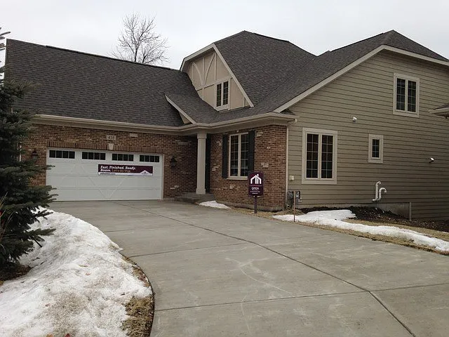 418 Greenleaf Ct photo 1