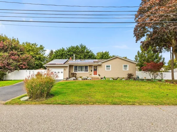 9 Richlee Street, Blue Point, NY 11715