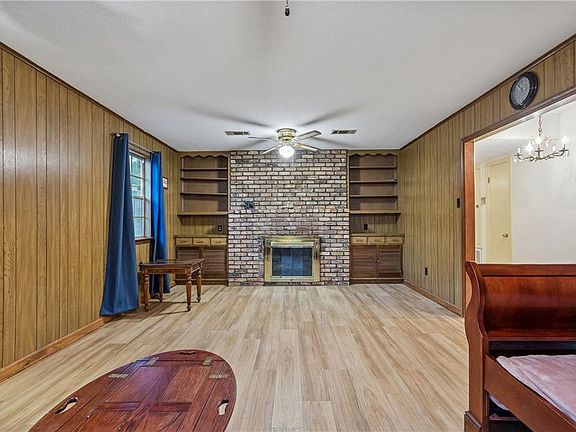4th image of 731 Stewart Ave