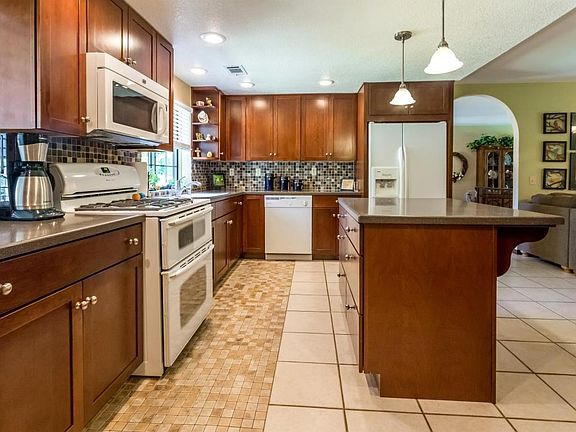 4th image of 2526 Brentwood Dr
