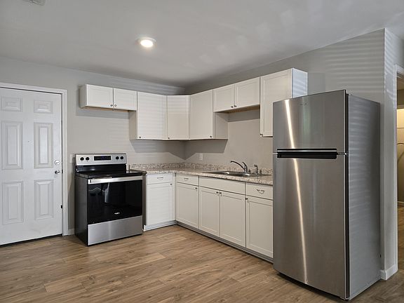 5th image of 207 S 11th St #207
