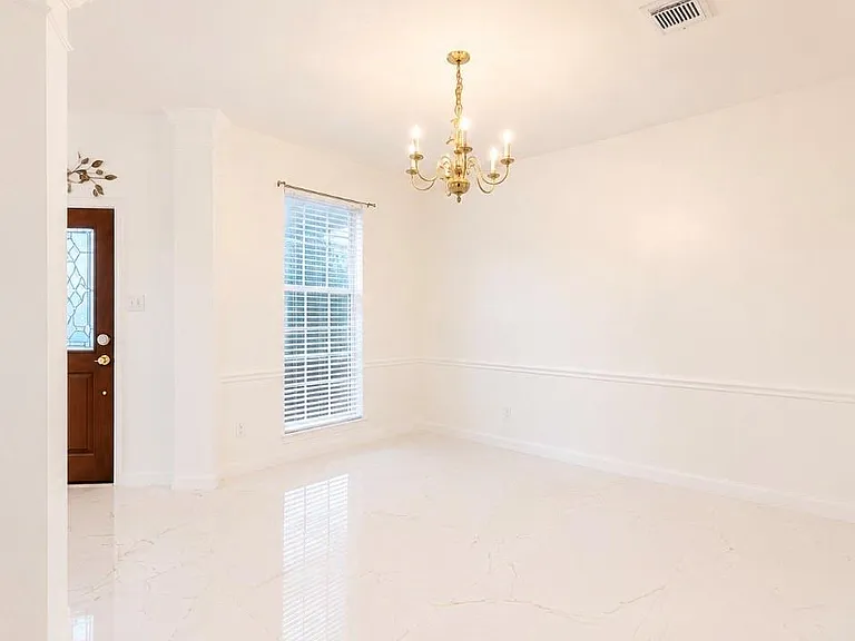423 Blossomwood Dr — Photo 5