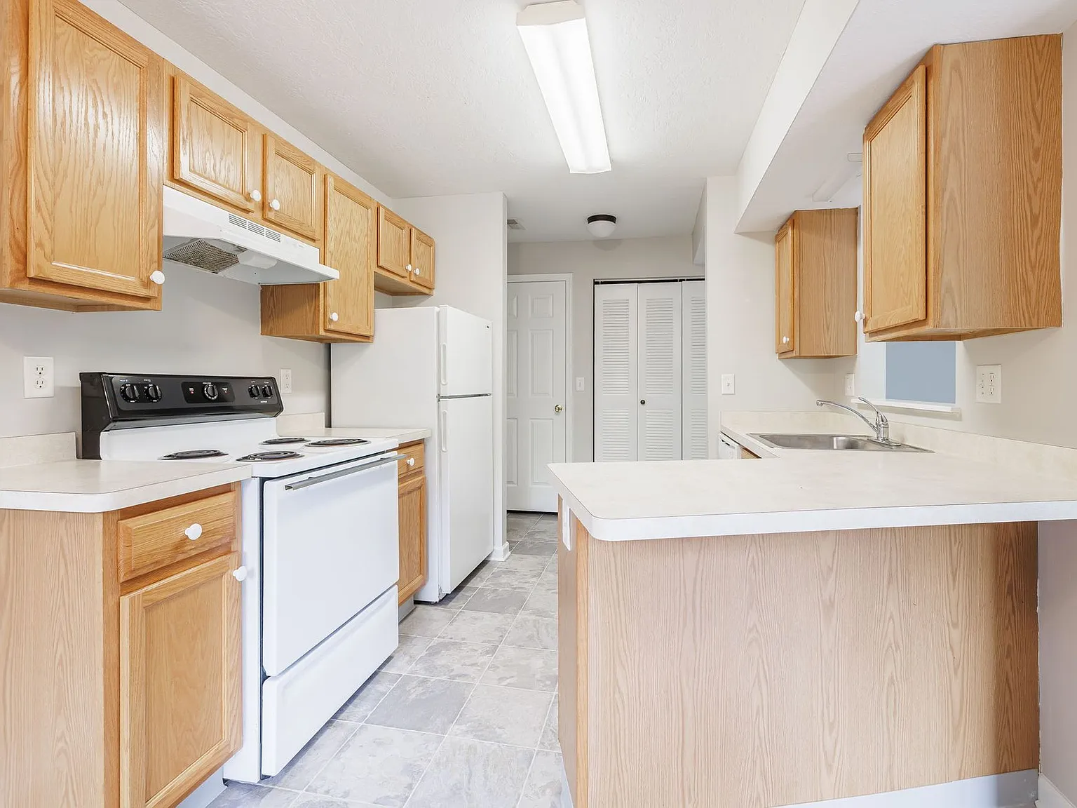 Swiss Chalet Apartments — Photo 2