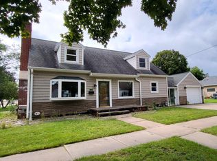 1105 W Commercial St, Appleton, WI 54914