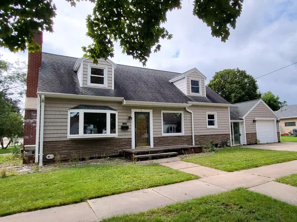 1105 W Commercial St, Appleton, WI 54914