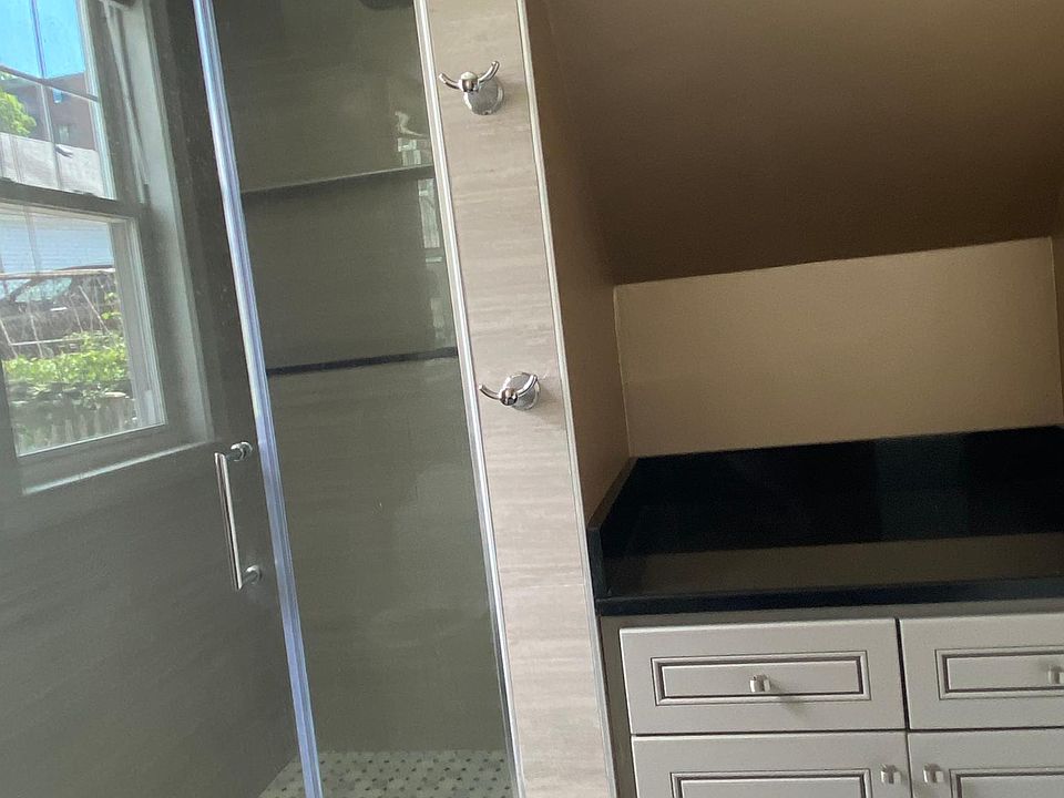 1st image of 407 Newport Ave #1