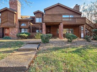 221 Hemingway Ln, Weldon Spring, MO 63304