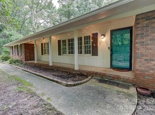 8 Mayfair Dr, Candler, NC 28715