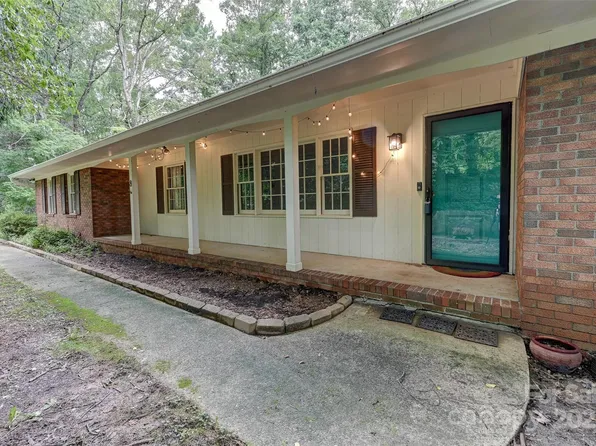 8 Mayfair Dr, Candler, NC 28715