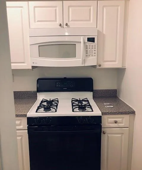 5 Brevoort Dr #2E — Photo 6
