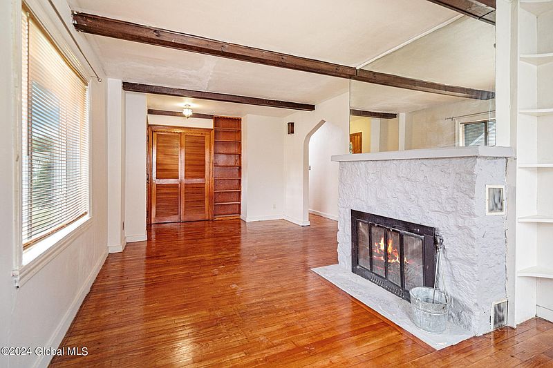 2nd image of 28 Glenwood Boulevard