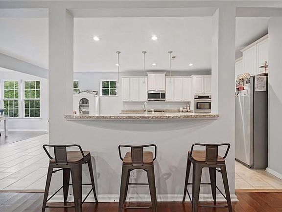5th image of 126 Torrington Cir