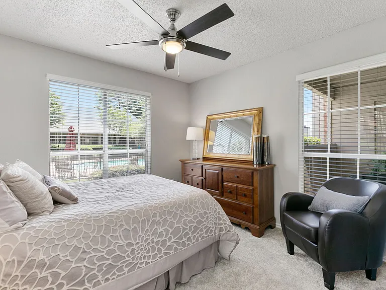 Creekwood Apartment Homes — Photo 4