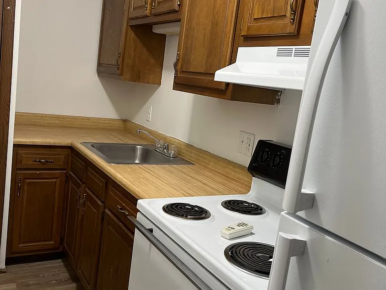 Bank Street Apartments — Photo 13