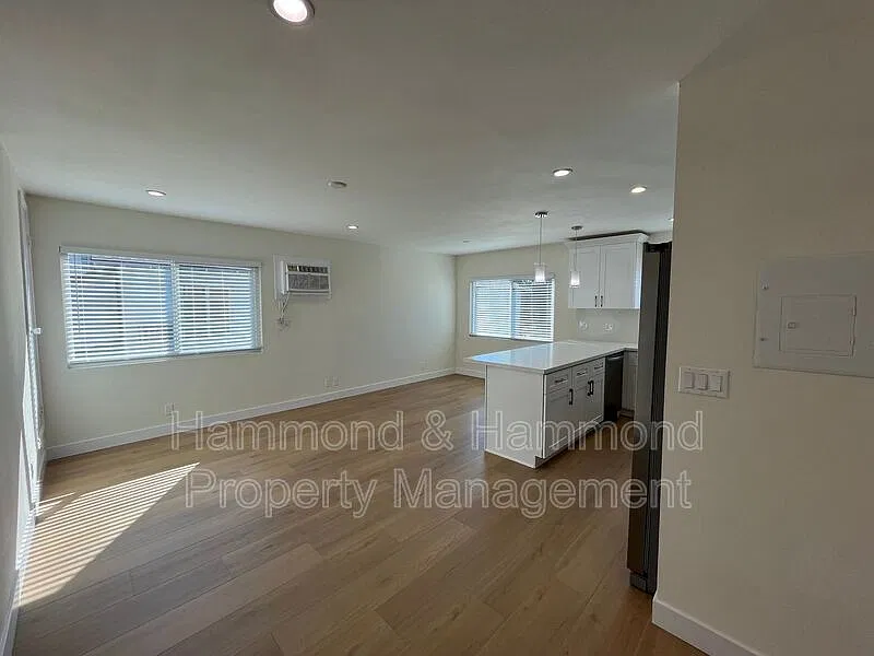 2 bed, 1.0 bath, $2,495 — Photo 2