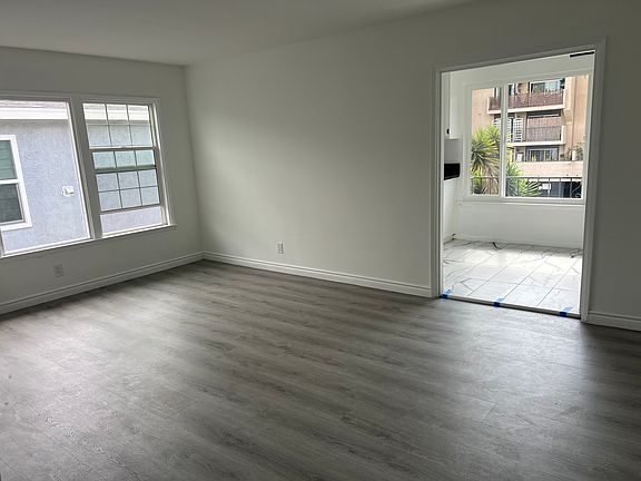 3rd image of 444 S Manhattan Pl APT 2