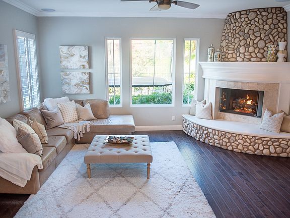 5th image of 17063 San Antonio Rose Ct