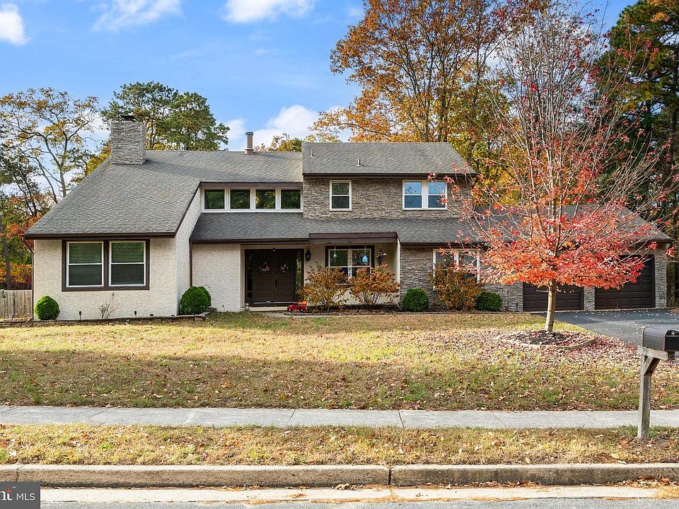 1st image of 4 Brookwood Dr