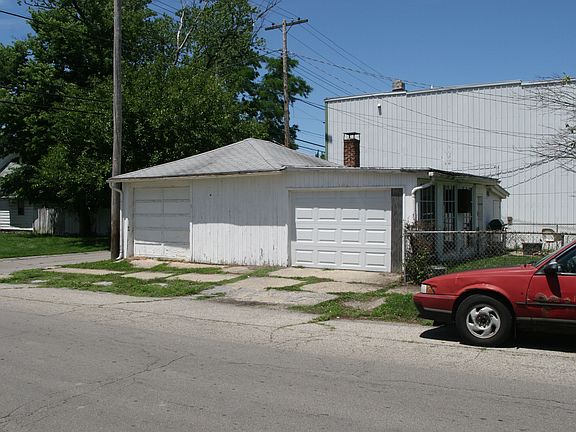 Detached garage