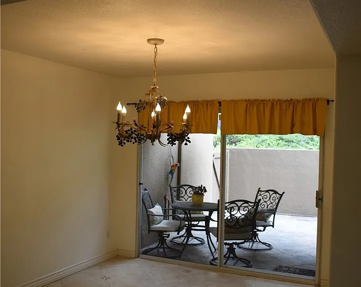 717 S Glenhurst Dr — Photo 10