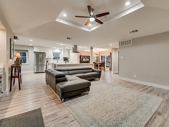 4th image of 241 Woodcrest Dr