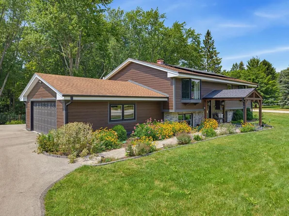 W330N5515 Linden CIRCLE E E, Nashotah, WI 53058