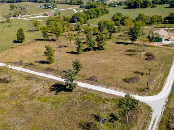 007 S 82nd Road, Bolivar, MO 65613