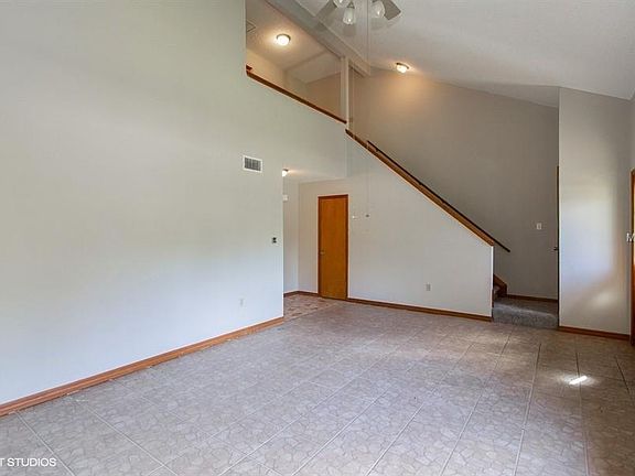 5th image of 17 Cove Ln