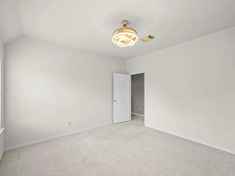 5526 Darschelle Dr — Photo 32