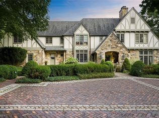 3755 Som Center Rd, Moreland Hills, OH 44022