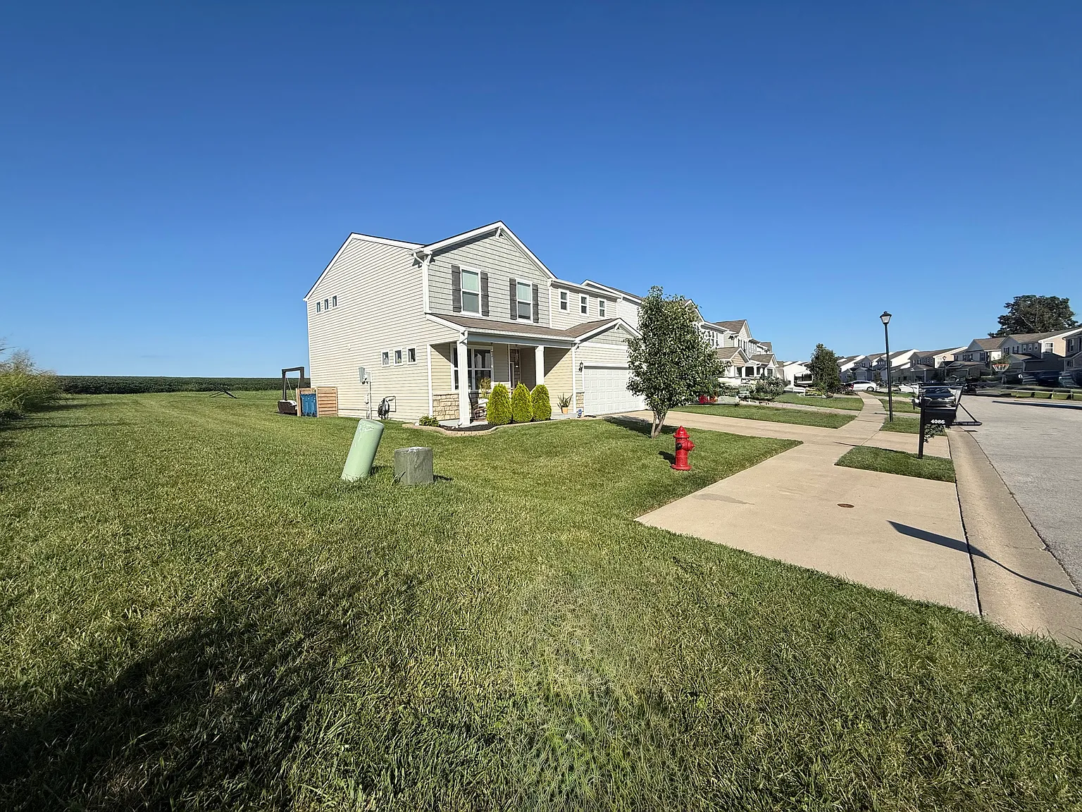 4 bed, 2.5 bath, 2300 sqft, $2,875 — Photo 3