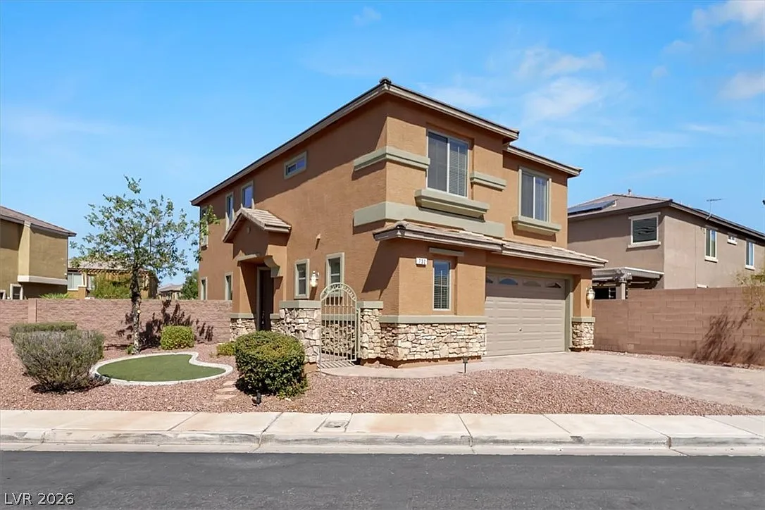 4 bed, 2.5 bath, 2012 sqft, $2,295 — Photo 2