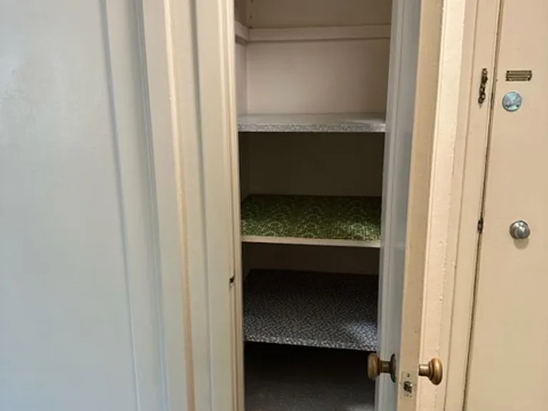 Eugene Manor Apartments — Photo 36