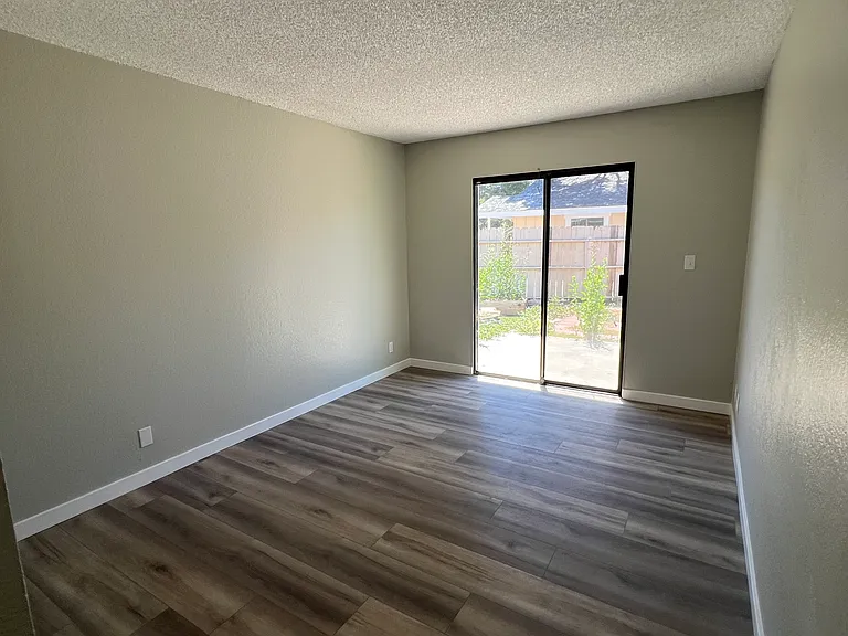 9208 Langdon Ave — Photo 17
