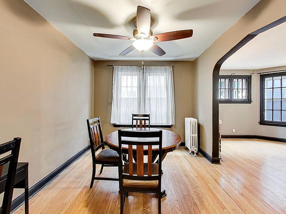 3rd image of 1527 W Estes Ave APT 1B