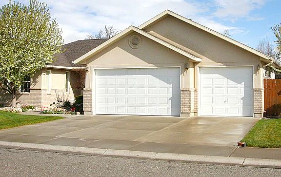 3 car garage