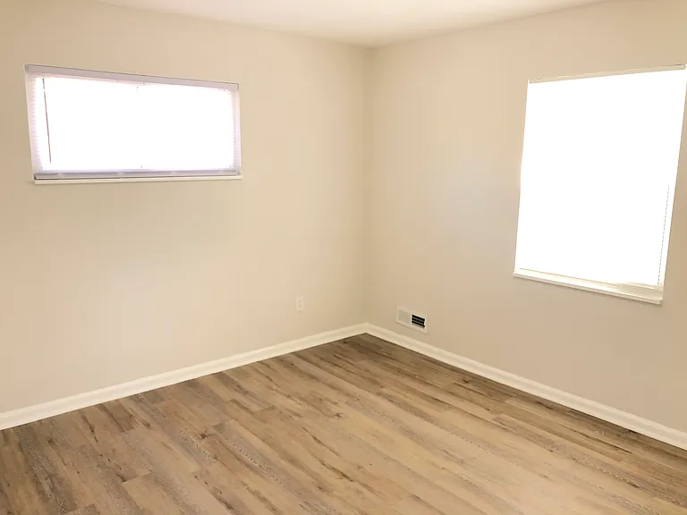 13431 Oak Park Blvd — Photo 7