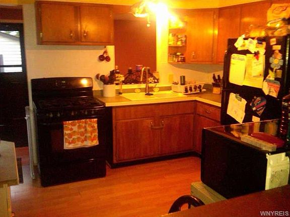 3rd image of 382 Ideal St