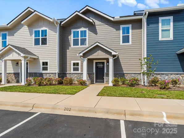 202 Beacon Ave, Morganton, NC 28655