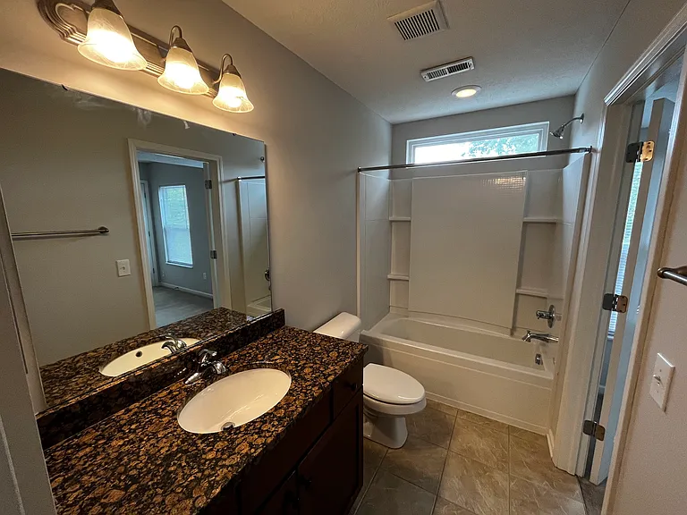 1451 N Star Ave — Photo 5