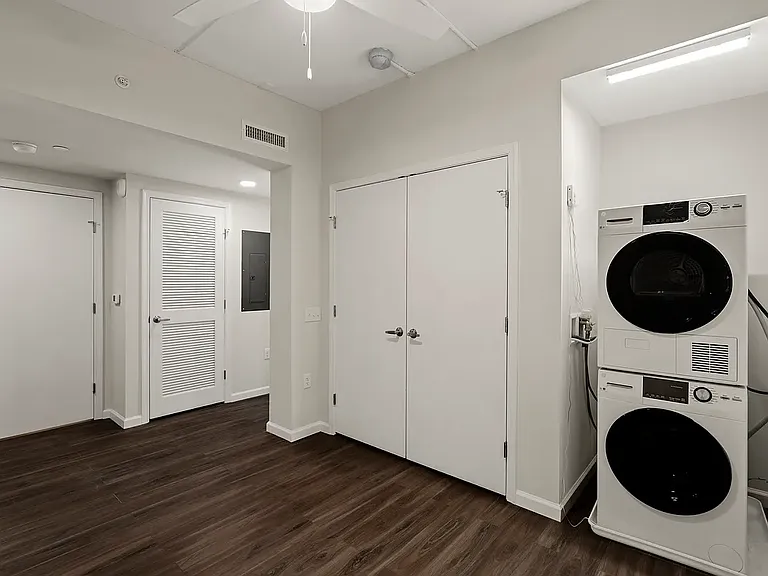 Gallery 118 — Photo 31