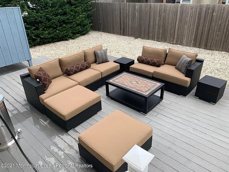 979 Ocean Ave — Photo 16
