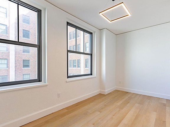3rd image of 933 McGee St #247f2h3u0