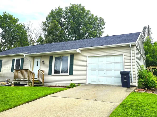 706 Railroad St, Parkersburg, IA 50665