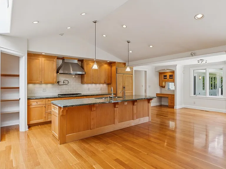845 Windsor Dr — Photo 17