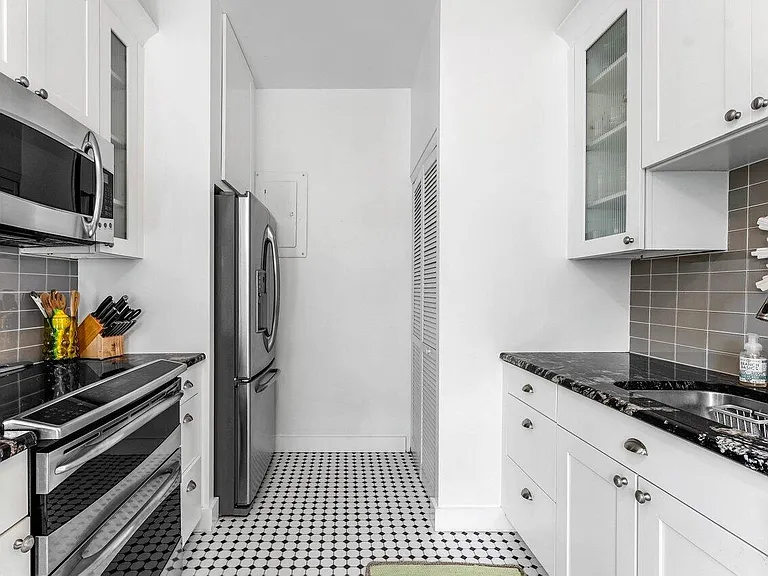 217 SE Coconut Ave — Photo 16