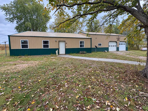 828 Propes Rd, Iuka, IL 62849